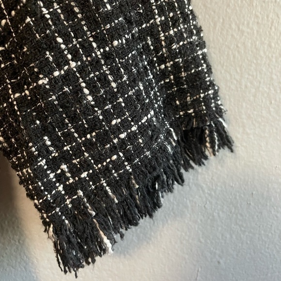 Zara tweed frayed textured half sleeves black and white top. Size X- Small - Picture 7 of 10